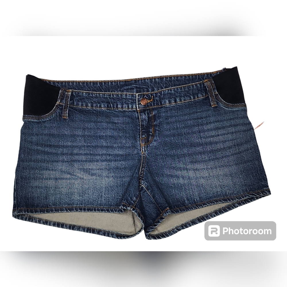 ISABEL MATERNITY By Ingrid & Isabel Under Belly Mini Jean Shorts. Size:  Size 12